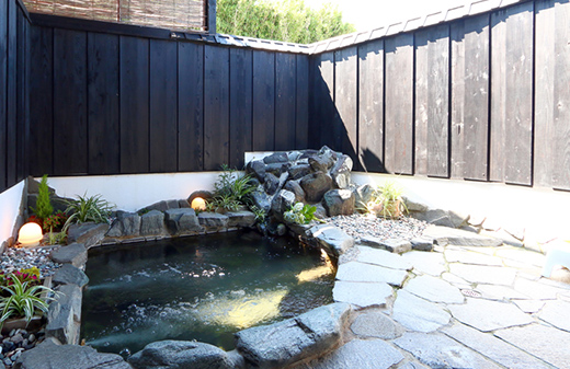 露天風呂 Open-air-bath